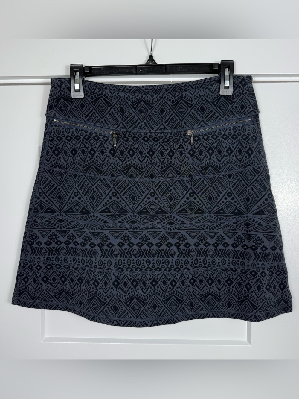 Athleta Cassava Strata Tribal Walking Skirt Grey Black Geometric Print Small